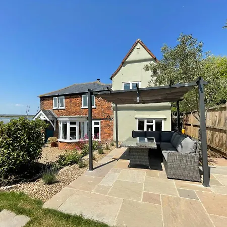 Cosy Coastal 2-Bedroom Cottage With Hot Tub And Log Burner West Mersea Exterior photo
